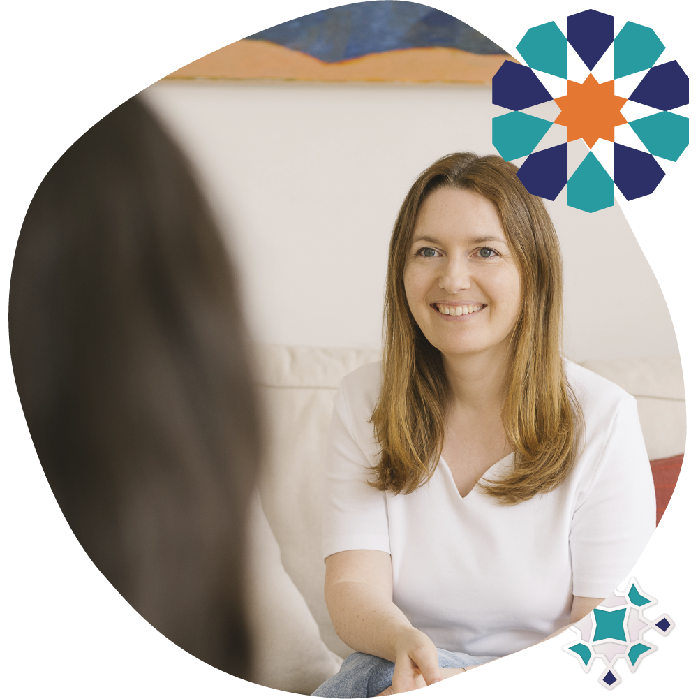 Psychotherapeutin Verena Spenger im Gespräch mit einer Klientin