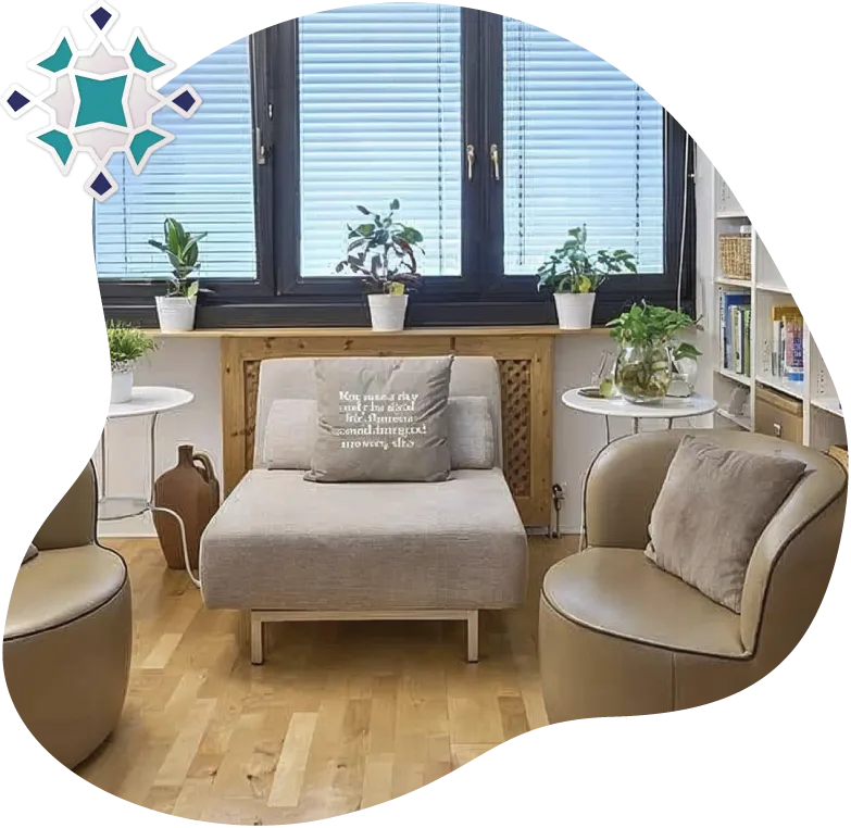 https://www.psychotherapie-spenger.at/wp-content/uploads/2026/07/therapieraum-psychotherapie-wien-buecherregal-sessel-mit-Ornament-Muster.webp